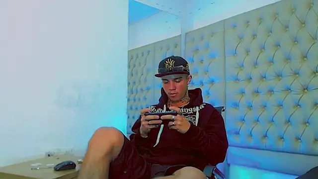 HannibalLester online show from 02/05/25, 01:11