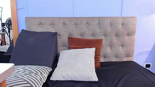 nathalie rossel online show from 10/23/25, 08:24