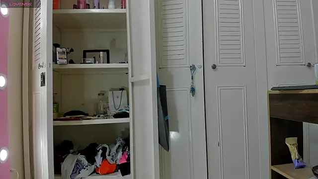 Snapshot of sweet_amalia4 chatting on 10/26/25, 07:20 sweet amalia4 online show from 10/26/25, 07:20