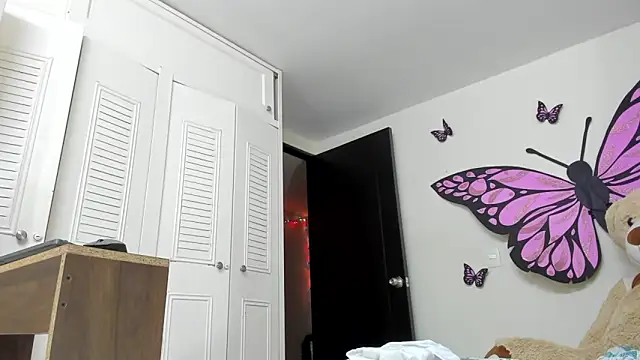 Snapshot of sweet_amalia4 chatting on 11/30/25, 03:43 sweet amalia4 online show from 11/30/25, 03:43