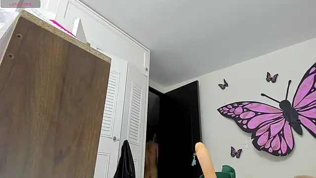 Snapshot of sweet_amalia4 chatting on 12/13/25, 11:10 sweet amalia4 online show from 12/13/25, 11:10