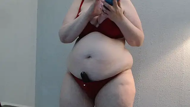 Snapshot of desiree1981 chatting on 06/22/26, 11:07 desiree1981 online show from 06/22/26, 11:07