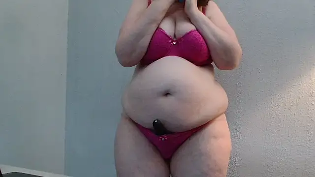 Snapshot of desiree1981 chatting on 07/15/26, 12:21 desiree1981 online show from 07/15/26, 12:21