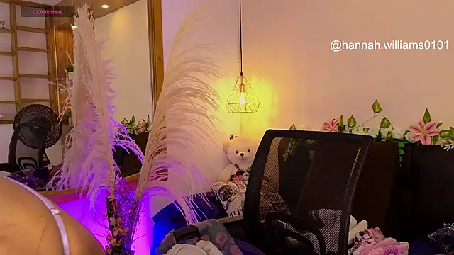 Hannah williams1 online show from 11/06/25, 09:48