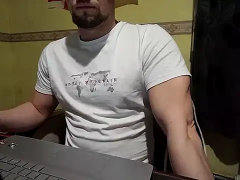 Snapshot of Regularfucker28 chatting on 03/10/25, 02:17 Regularfucker28 online show from 03/10/25, 02:17