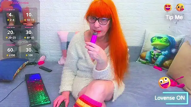 Snapshot of RedHousewife chatting on 01/07/26, 04:31 RedHousewife online show from 01/07/26, 04:31