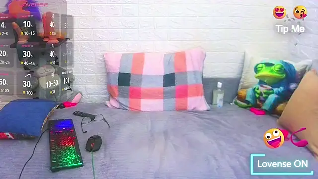 Snapshot of RedHousewife chatting on 02/02/26, 09:24 RedHousewife online show from 02/02/26, 09:24