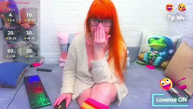 Snapshot of RedHousewife chatting on 02/11/26, 12:32 RedHousewife online show from 02/11/26, 12:32