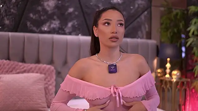 GinaValentinna online show from 05/13/26, 07:11