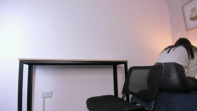 Caroline dh online show from 06/08/26, 11:32