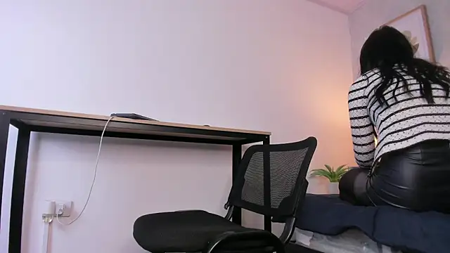 Caroline dh online show from 06/13/26, 11:41