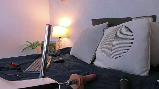 Caroline dh online show from 06/18/26, 11:36