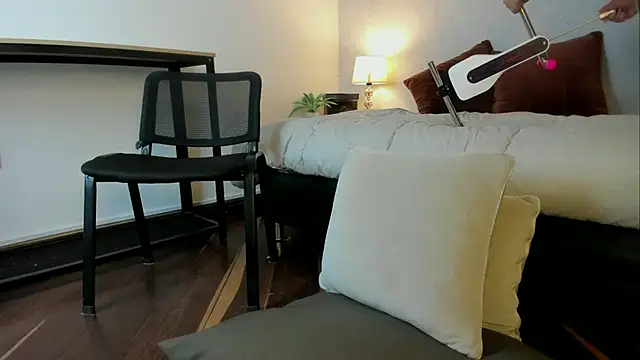Caroline dh online show from 06/25/26, 11:37