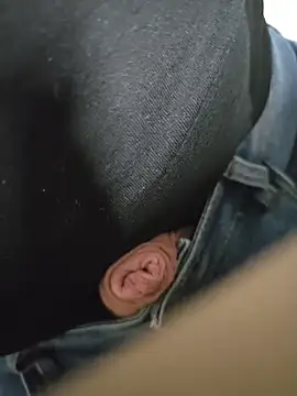 Snapshot of Ibag01 chatting on 07/02/26, 11:05 Ibag01 online show from 07/02/26, 11:05