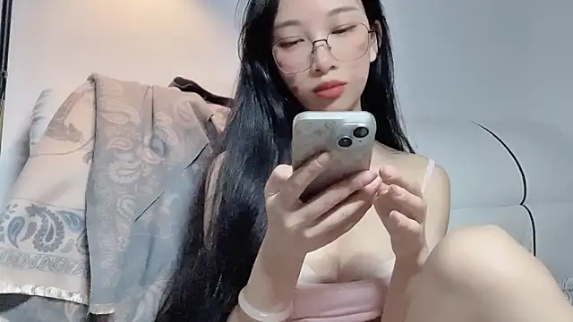 Lili-2 online show from 05/11/26, 04:04