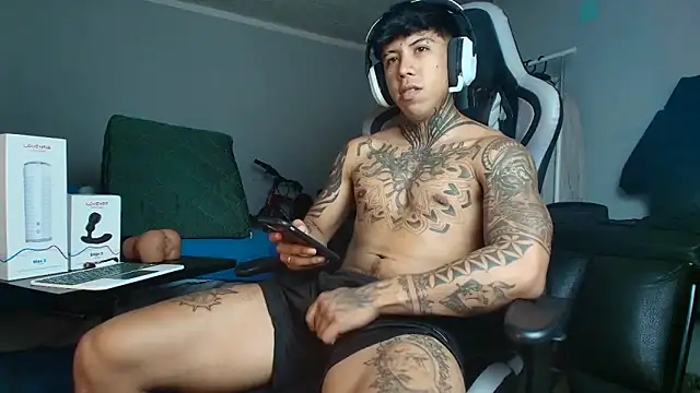 Nickhot0609 online show from 09/15/25, 08:20