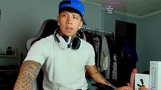 Nickhot0609 online show from 10/03/25, 11:18