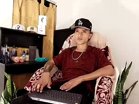 Edward Milleer online show from 10/26/25, 03:34