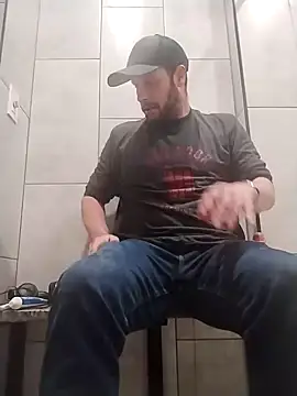 Snapshot of axelongshaft69 chatting on 12/16/24, 06:16 axelongshaft69 online show from 12/16/24, 06:16