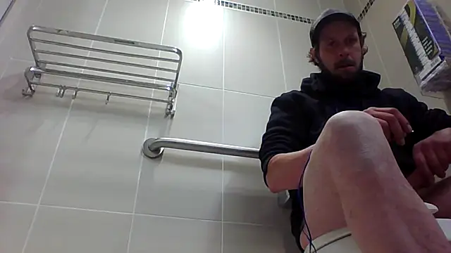 Snapshot of axelongshaft69 chatting on 01/11/26, 12:26 axelongshaft69 online show from 01/11/26, 12:26