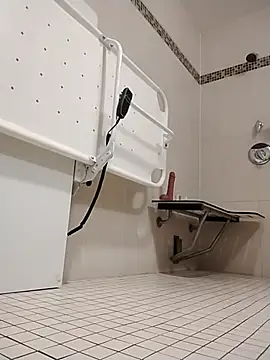 Snapshot of axelongshaft69 chatting on 02/21/26, 12:33 axelongshaft69 online show from 02/21/26, 12:33