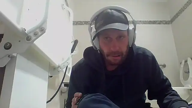 Snapshot of axelongshaft69 chatting on 03/07/26, 11:24 axelongshaft69 online show from 03/07/26, 11:24