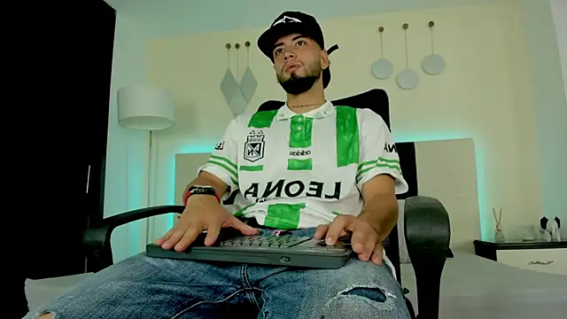 MattDevon online show from 12/01/25, 12:48