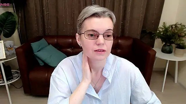 Cutie Erikaa1 online show from 01/11/25, 02:30