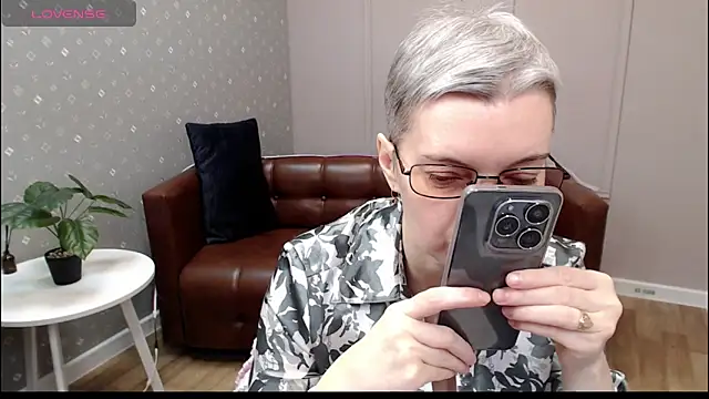 Cutie Erikaa1 online show from 12/19/25, 02:18