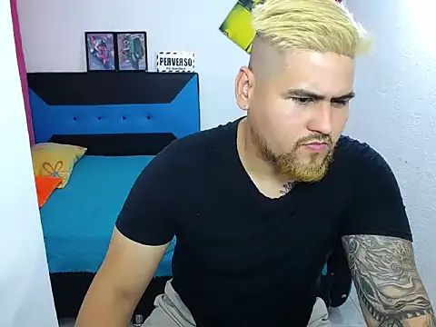 Snapshot of pitbullveryhot chatting on 12/02/24, 01:02 pitbullveryhot online show from 12/02/24, 01:02