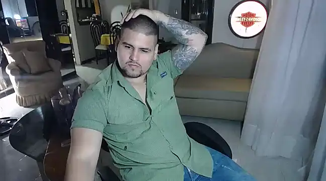 Snapshot of pitbullveryhot chatting on 02/15/25, 03:42 pitbullveryhot online show from 02/15/25, 03:42