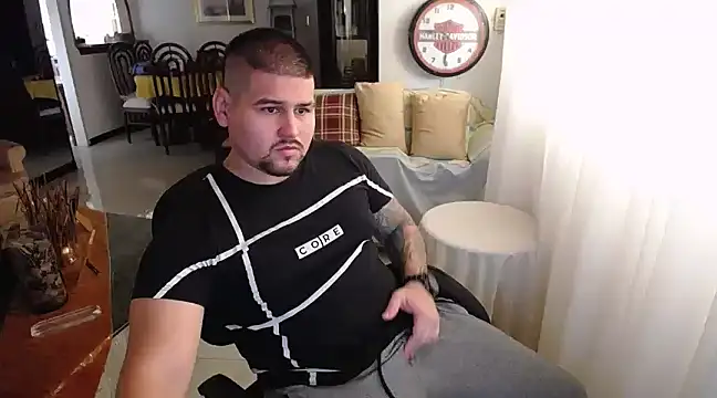 Snapshot of pitbullveryhot chatting on 02/25/25, 02:00 pitbullveryhot online show from 02/25/25, 02:00