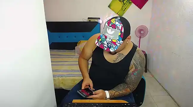 Snapshot of pitbullveryhot chatting on 03/13/25, 03:33 pitbullveryhot online show from 03/13/25, 03:33