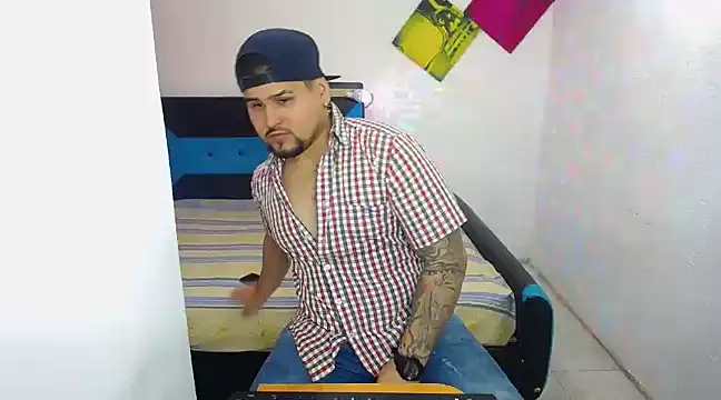 Snapshot of pitbullveryhot chatting on 03/16/25, 03:14 pitbullveryhot online show from 03/16/25, 03:14