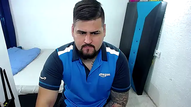 Snapshot of pitbullveryhot chatting on 10/10/25, 10:58 pitbullveryhot online show from 10/10/25, 10:58