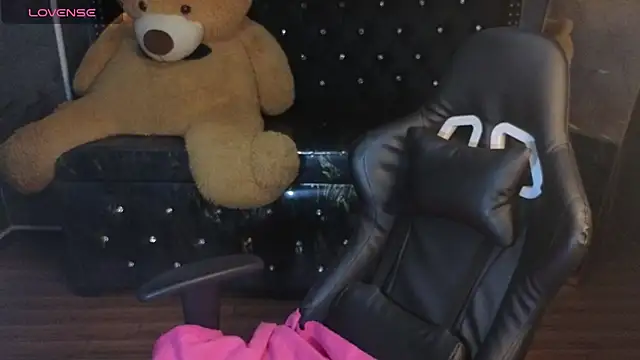 Kitty fox b online show from 10/29/25, 12:51