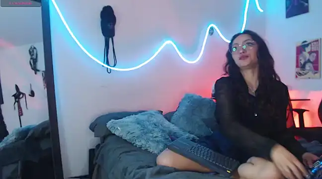 Snapshot of katianzayn chatting on 12/14/24, 04:56 katianzayn online show from 12/14/24, 04:56