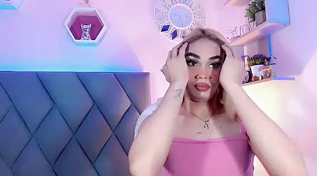 Snapshot of Hallyhott chatting on 12/02/24, 12:29 Hallyhott online show from 12/02/24, 12:29