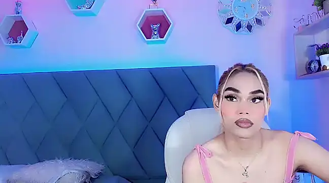 Snapshot of Hallyhott chatting on 12/02/24, 06:43 Hallyhott online show from 12/02/24, 06:43