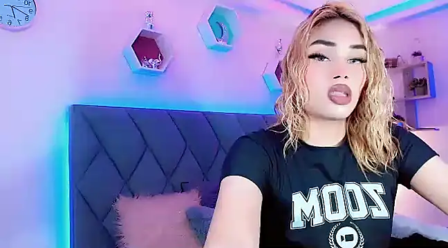 Snapshot of Hallyhott chatting on 12/09/24, 04:05 Hallyhott online show from 12/09/24, 04:05