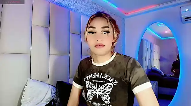 Snapshot of Hallyhott chatting on 03/09/25, 10:30 Hallyhott online show from 03/09/25, 10:30