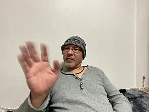 Snapshot of Grandpa29hijii chatting on 02/27/25, 12:45 Grandpa29hijii online show from 02/27/25, 12:45