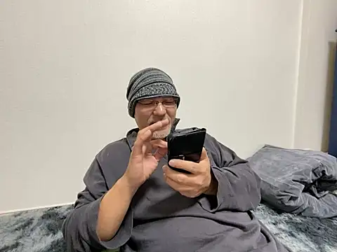 Snapshot of Grandpa29hijii chatting on 03/05/25, 01:06 Grandpa29hijii online show from 03/05/25, 01:06