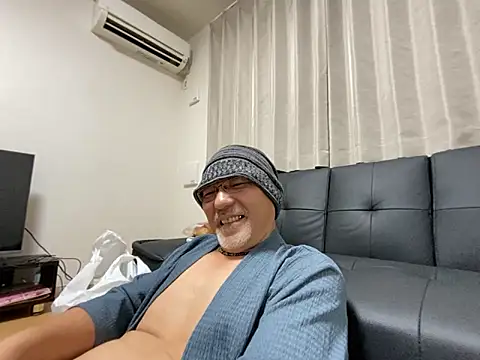 Snapshot of Grandpa29hijii chatting on 10/10/25, 01:10 Grandpa29hijii online show from 10/10/25, 01:10