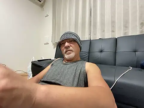 Snapshot of Grandpa29hijii chatting on 10/15/25, 01:33 Grandpa29hijii online show from 10/15/25, 01:33