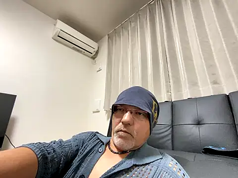 Snapshot of Grandpa29hijii chatting on 10/19/25, 01:34 Grandpa29hijii online show from 10/19/25, 01:34
