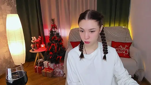Snapshot of MilliBrown_ chatting on 12/17/24, 07:07 MilliBrown  online show from 12/17/24, 07:07