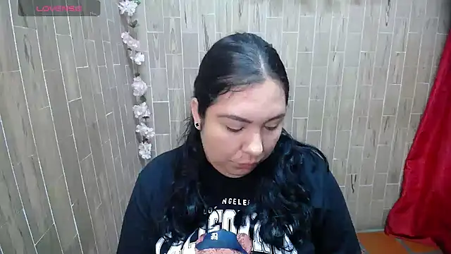 Snapshot of solyeria chatting on 04/25/26, 02:25 solyeria online show from 04/25/26, 02:25