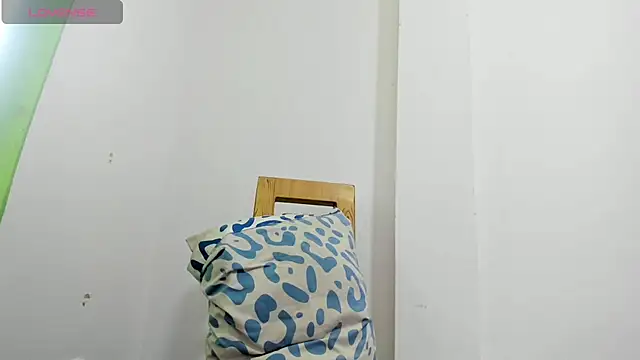 Snapshot of Kayla_sofip01 chatting on 12/08/24, 08:04 Kayla sofip01 online show from 12/08/24, 08:04