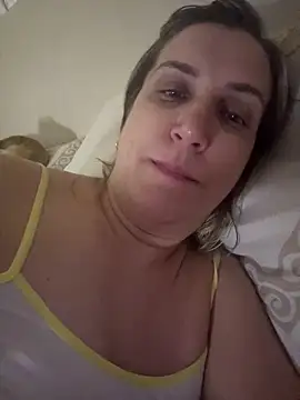 Snapshot of Bia_sexynovaes chatting on 12/19/25, 01:45 Bia sexynovaes online show from 12/19/25, 01:45